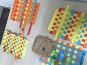Atelier tissage avec les enfants des Mercredis loisirs