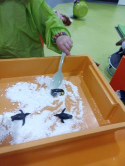 Création de neige comestible a la micro-crèche !