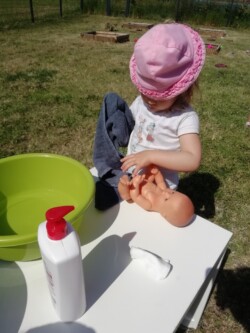 micro creche mai 2020 jardin cabane de Séraphin (2)