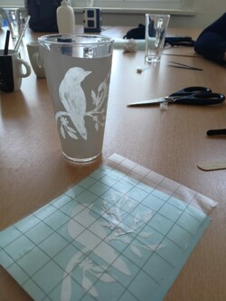 flocage tablier et gravure sur verre